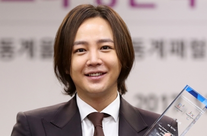 Bak 2 Orang, Intip Gaya Keren dan Culun Jang Geun Suk Tampil di 'Switch'