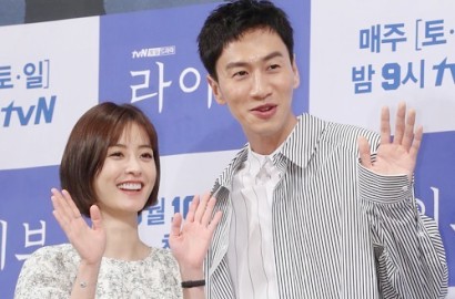 Imutnya Jung Yu Mi Malu-Malu Gandeng Kwang Soo di Preskon 'Live'
