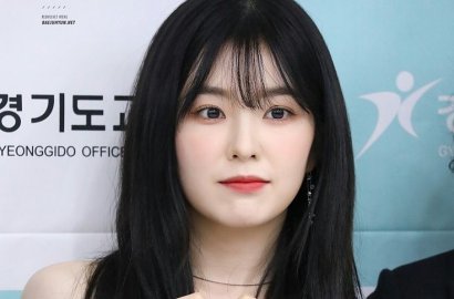 Dress Kelewat Pendek, Netter Ngenes Lihat Irene Mati-Matian Tutupi Paha