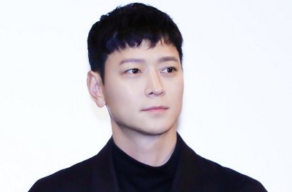 Bukan Hanya Visual, Kaki Jenjang Kang Dong Won Bikin 