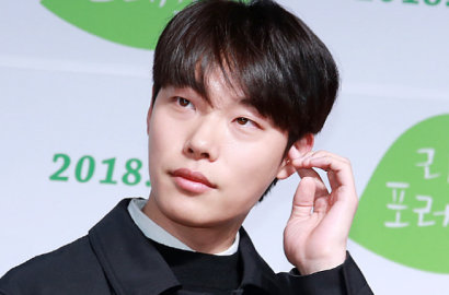 Pernah Jadi Guru SD, Imutnya Ryu Jun Yeol Heboh Bertemu Muridnya