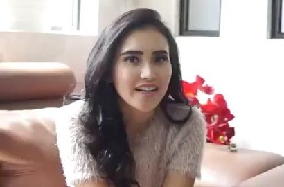 Unggah Foto Candid, Ayu Ting Ting Dikira Via Vallen