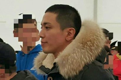 Perdana Sapa Fans, Intip Foto-Foto Ganteng Yong Hwa di Camp Militer