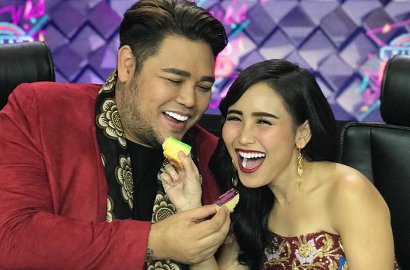 Ivan Gunawan Nyanyi Lagu Romantis, Netter Antusias Tebak Buat Ayu Ting Ting