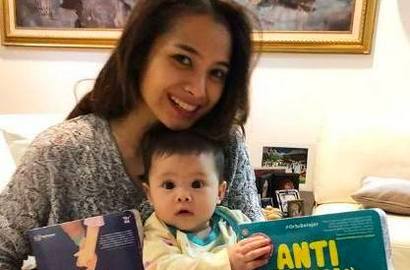 Girang, Hadiah Indra Birowo Ini Sampai Dibawa Acha Septriasa ke Australia