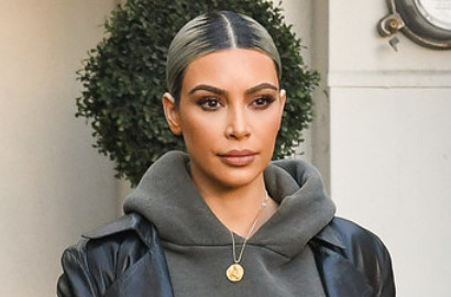Bikin Heboh Lagi, Kim Kardashian Pamer Foto Topless Sambil Makan Ramen