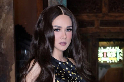 Bergaun dan Pakai Mahkota, Cantiknya Mulan Jameela Dipuji Bak Puteri Indonesia