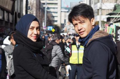 Foto Liburan Bikin Iri, Dhini Aminarti Doakan Netter Segera Bertemu Jodoh