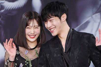Woo Do Hwan Akhirnya Selfie Bareng Joy di Preskon 'Great Seducer', Fans Girang