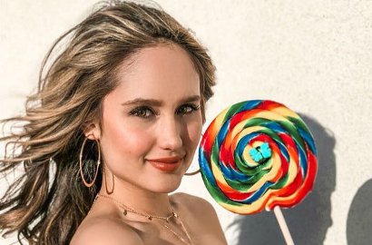Ikut Rayakan Hari Perempuan Sedunia, Cinta Laura Pamer Foto Seksi di Ranjang
