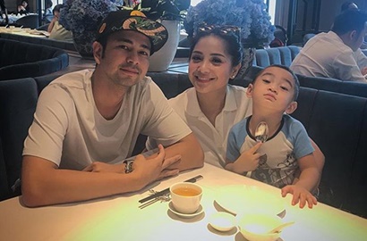 Diajak Raffi Ahmad Salat Jumat, Imutnya Rafathar Pakai Sarung 'Iron Man'