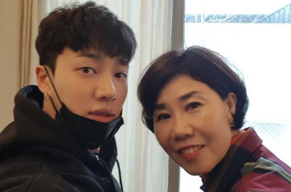 Liburan ke Jeju, Kikwang Pamer Foto Kebahagiaan Bersama Sang Ibunda