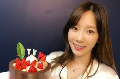 Beruntung Banget, Fans Ini Foto Bareng Tae Yeon di Tempat Parkir Usai Pesta Ultah