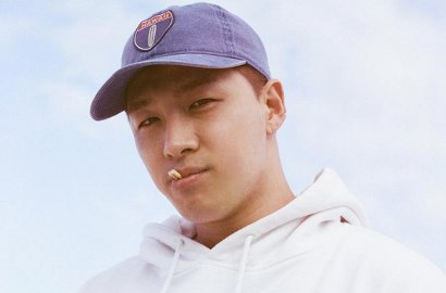 Tulis Pesan Manis, Bos YG Unggah Foto Taeyang Sebelum Wamil