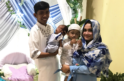 Tepiskan Isu Pelakor, Dede Sunandar dan Sang Istri Mesra di Akikah Sang Anak