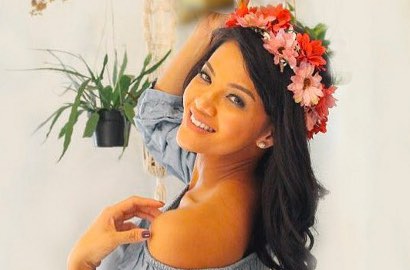 Kecanduan Medsos, Farah Quinn Tak Pernah Absen Foto Kegiatan