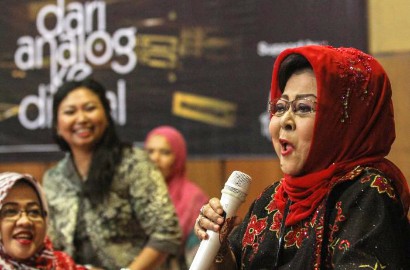 Beda dengan Artis Alay, Penyanyi Senior Waldjinah Total Tampil Berkebaya Hingga Rela Tak Makan