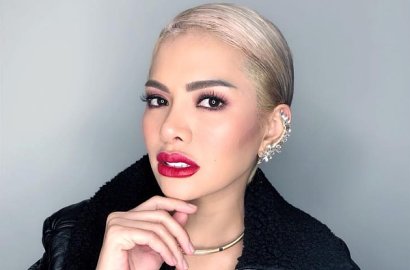 Pamer Salat Bareng Kekasih, Netter Sebut Nikita Mirzani Cantik Berhijab
