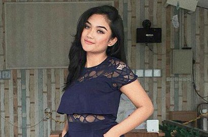 Pose Seksi Umbar Pundak, Marion Jola Dikira Umur 30 Tahun