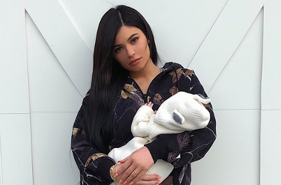 Unggah Ini, Kylie Jenner Pamer Unyunya Stormi Saat Tidur