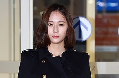 Tetap Keren Meski Kehujanan di Bandara, Krystal Dikritik Gara-Gara Ini