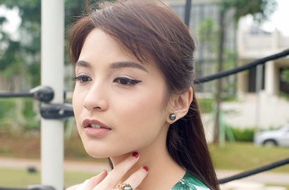 Chelsea Olivia Tampil Cantik Rambut Berponi, Gigi Kelincinya Curi Perhatian