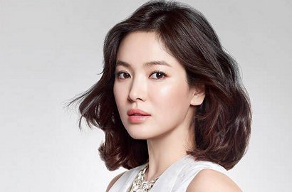 Perdana Usai Menikah, Cantiknya Song Hye Kyo Serba Pink Hadiri Acara Ini