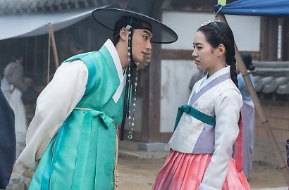 Nyaris Tewas Tenggelam, Yoon Shi Yoon Peluk Erat Jin Se Yeon di 'Grand Prince'