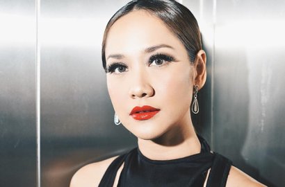 Foto Bareng Dua 'Kesayangan', Netter Soroti Baju Bunga Citra Lestari