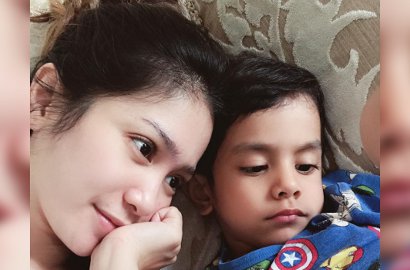 Curhat di Instagram, Bunga Zainal Sedih Wajahnya Tak Mirip Anak