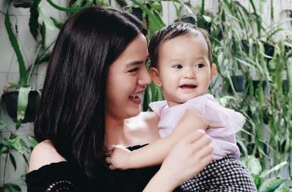 Terpeleset dari Tangga, Anak Alice Norin Dilarikan ke Rumah Sakit