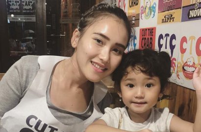 Dihina Usai 'Nemplok' Raffi Ahmad, Ayu Ting Ting Tulis Caption Sedih Untuk Bilqis