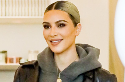 Perdana, Kim Kardashian Pamerkan Foto Anak Ketiga Tanpa Editan