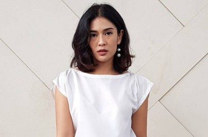 3 Artis Cantik Terciduk Merokok Seperti Dian Sastro, Dua Diantaranya Punya Tato dan Berhijab