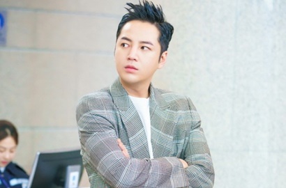 Senyum Bahagia, Jang Geun Suk Bangga Pamer ID Card Kejaksaan di 'Switch'