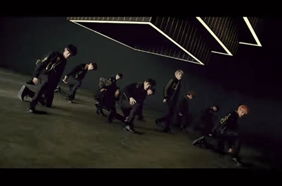 Pamer Dance Kece, Wanna One Adu Ganteng di MV 'Boomerang'