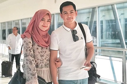 Peringati Sebulan Nikah, Romantisnya Tommy Kurniawan Unggah Video Cium Istri