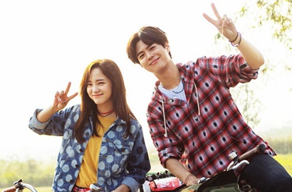 Jadi Model Bareng, Serasinya Park Bo Gum-Sejeong Bak Pacaran di Foto Ini