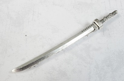 Pacar Ketahuan Punya Aplikasi Kencan, Cewek Ini Langsung Beli Samurai