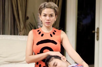 Nikita Mirzani Unggah Foto Seksi Saat Liburan, Netter Malah 'Debat' Soal Ini