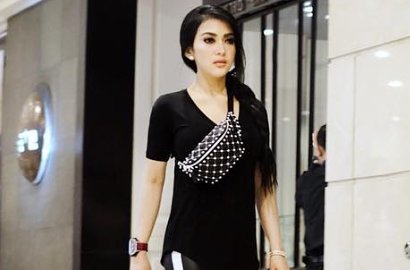 Unggah Foto Cincin Comot dari Google, Syahrini Beri 'Kode' Ingin Dilamar?