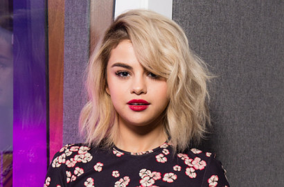Break dengan Justin Bieber, Selena Gomez Peluk Pria Lain di Australia