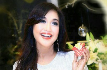Kenang Mendiang Nike Ardilla, Paramitha Rusady Unggah Foto Ini