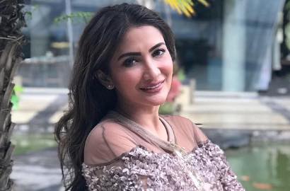 Mulai Belajar Hijrah, Cantiknya Natalie Sarah Berkerudung Mirip Katrina Kaif