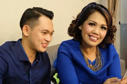 Pacaran dengan Irfan Sbaztian, Ely Sugigi Merasa Kena Guna-Guna