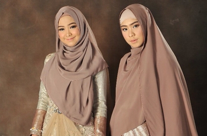 Bisnis Kue Kekinian Laris Manis, Oki Setiana Dewi-Ria Ricis Ajak Fans Umroh