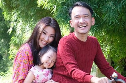 Ruben Onsu Ketiduran di Pangkuan Sarwendah, Netter: So Sweet Banget
