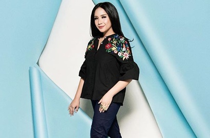 Biasa Pakai Fashion Item Jutaan, Harga 'Kaus Dalam' Nagita Jadi Sorotan