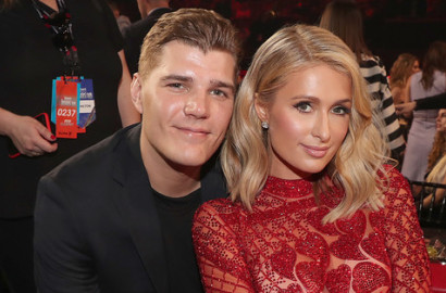 Sibuk Pesta, Paris Hilton Kehilangan Cincin Tunangan Seharga Rp 27 Miliar
