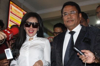 Syahrini Pastikan Datang, Hotman Paris Akan Ikut Mendampingi di Sidang First Travel 2 April